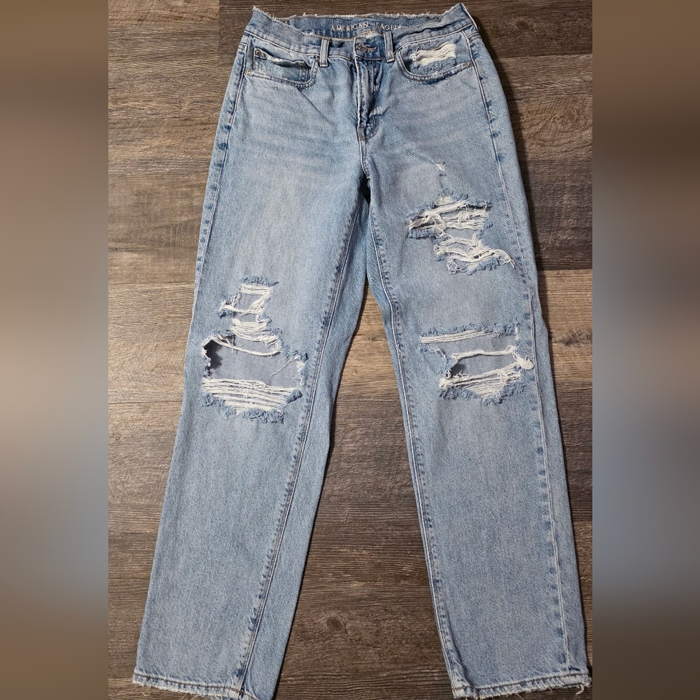 American Eagle Outfitters Light Blue Distressed Boyfriend Jeans